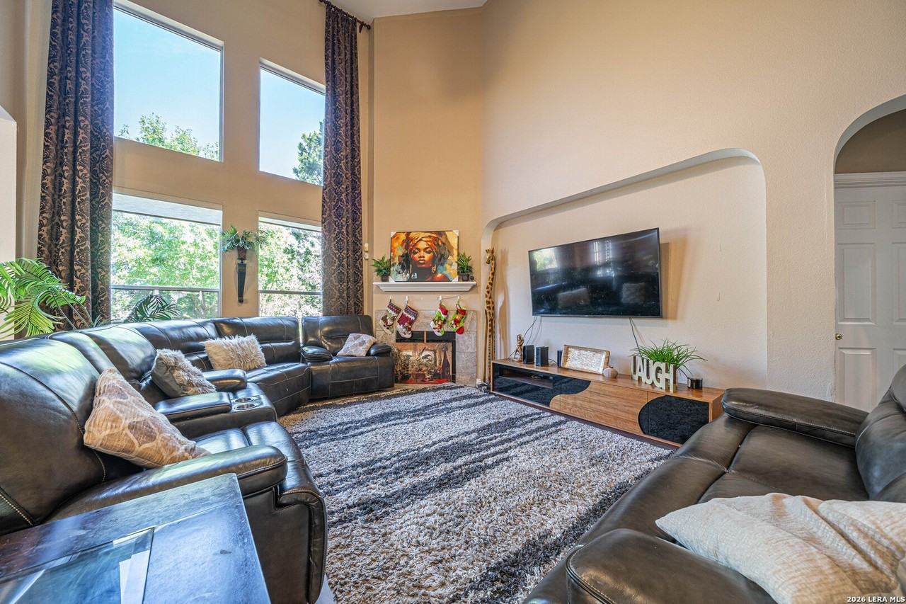 615 Windhurst - Photo 7 of 36