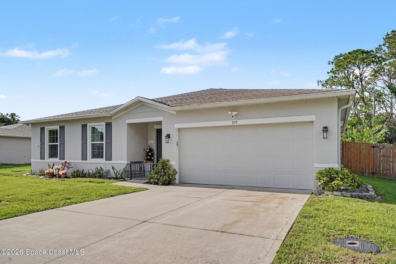975 Sablon St Se - Photo 3 of 37