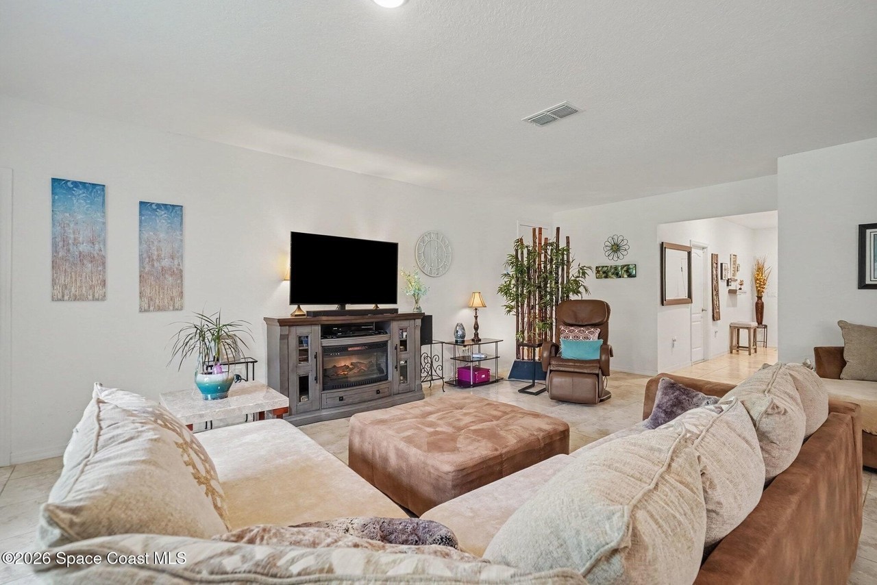 975 Sablon St Se - Photo 6 of 37