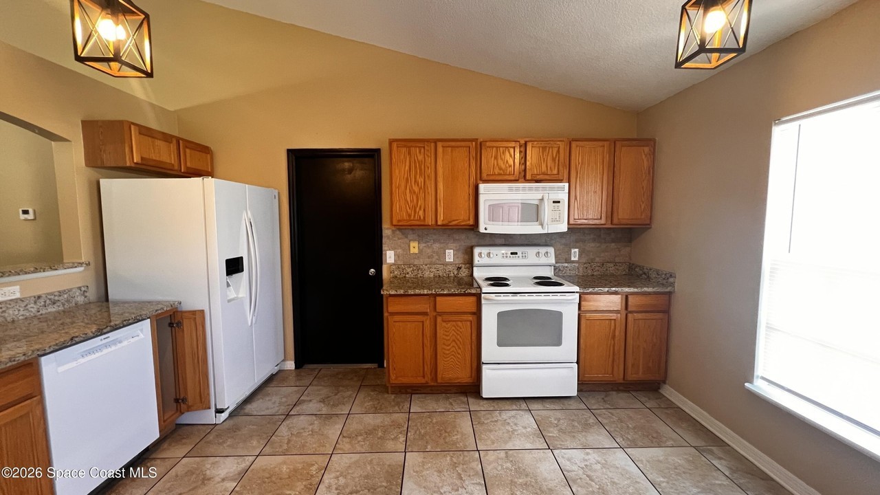 830 Schomer Ave Sw - Photo 2 of 19