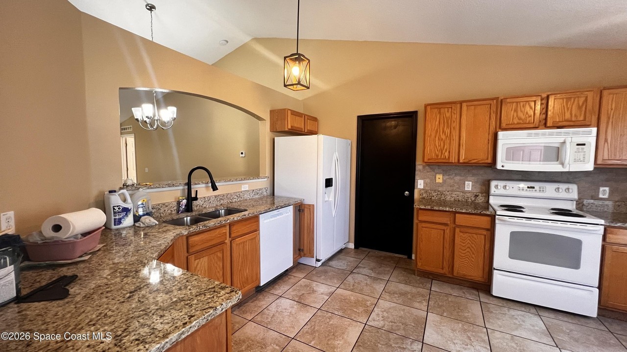 830 Schomer Ave Sw - Photo 3 of 19