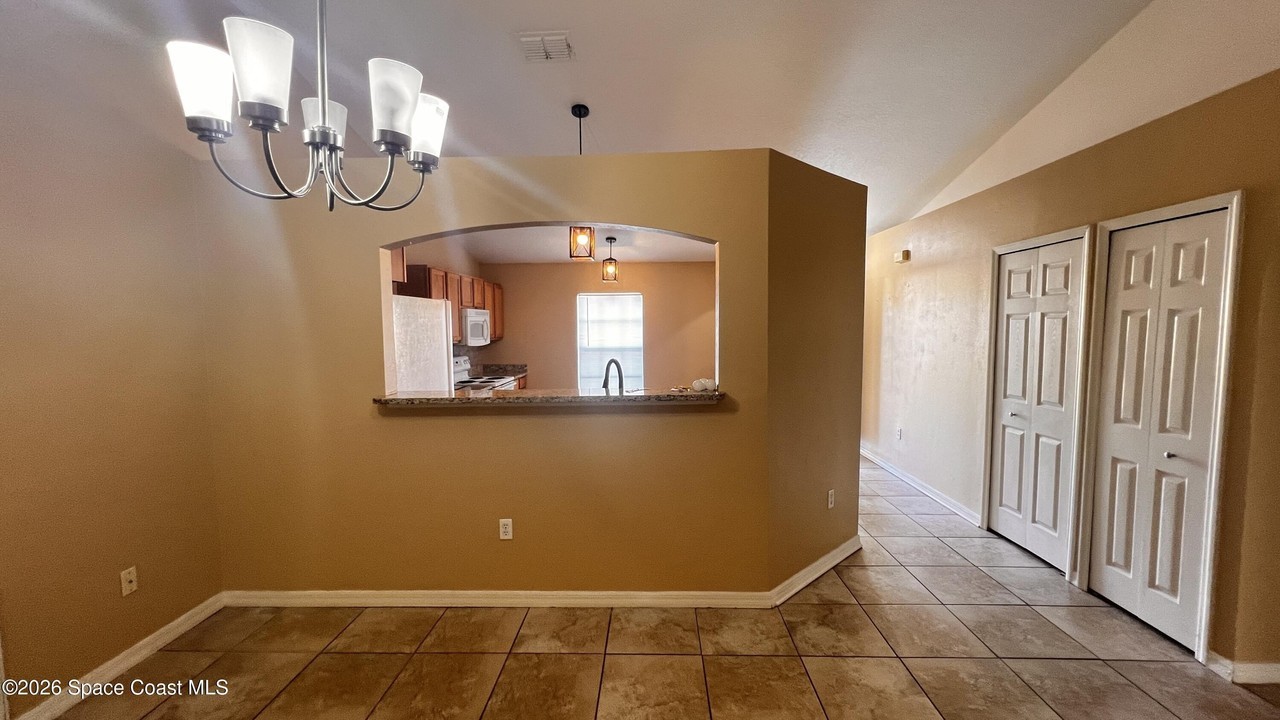 830 Schomer Ave Sw - Photo 5 of 19