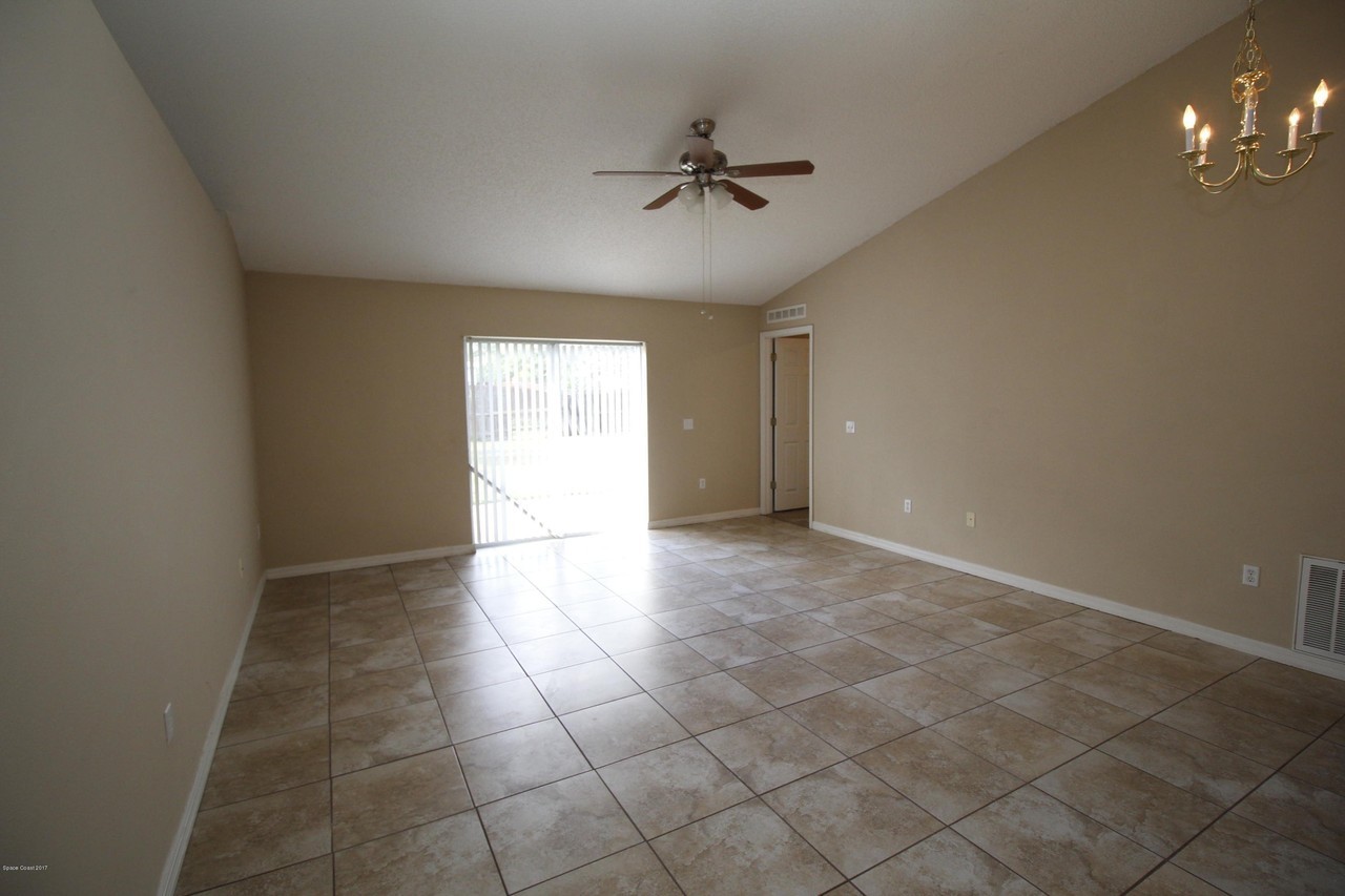 830 Schomer Ave Sw - Photo 7 of 19
