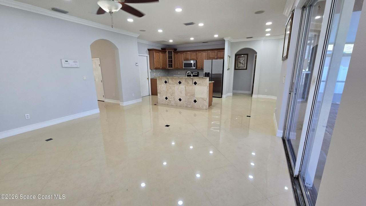 2893 Glasbern Cir - Photo 7 of 36