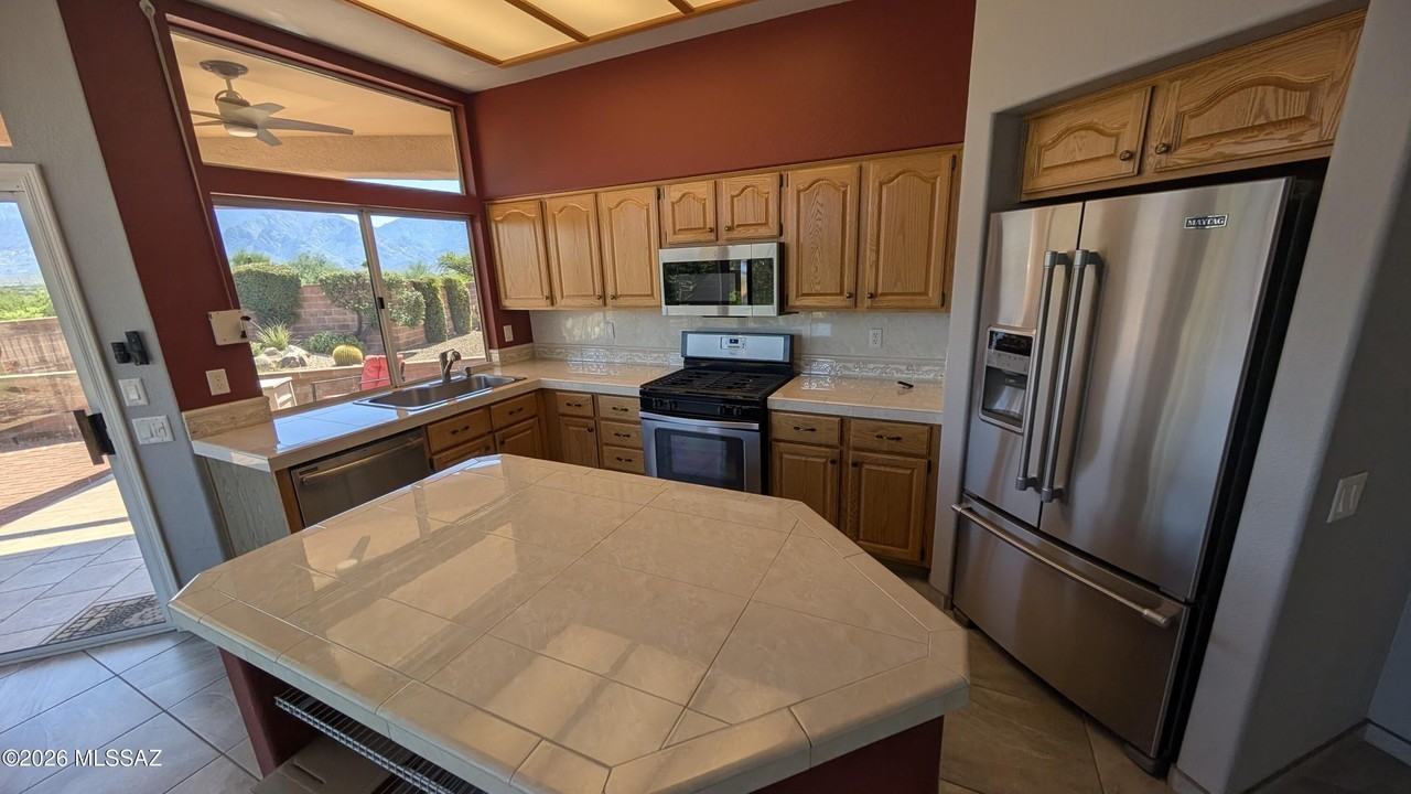 14214 N Trade Winds Way - Photo 4 of 17