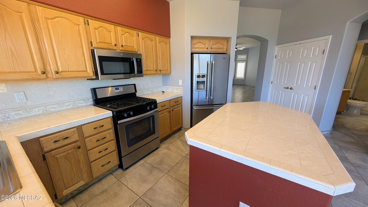 14214 N Trade Winds Way - Photo 5 of 17