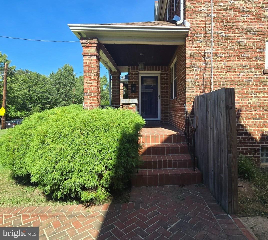 3941 Alabama Ave Se - Photo 2 of 15