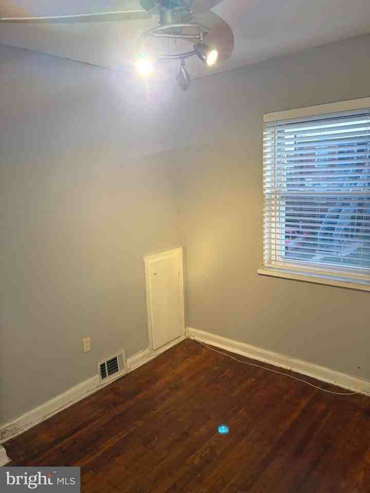 3303 Ames St Ne - Photo 7 of 22