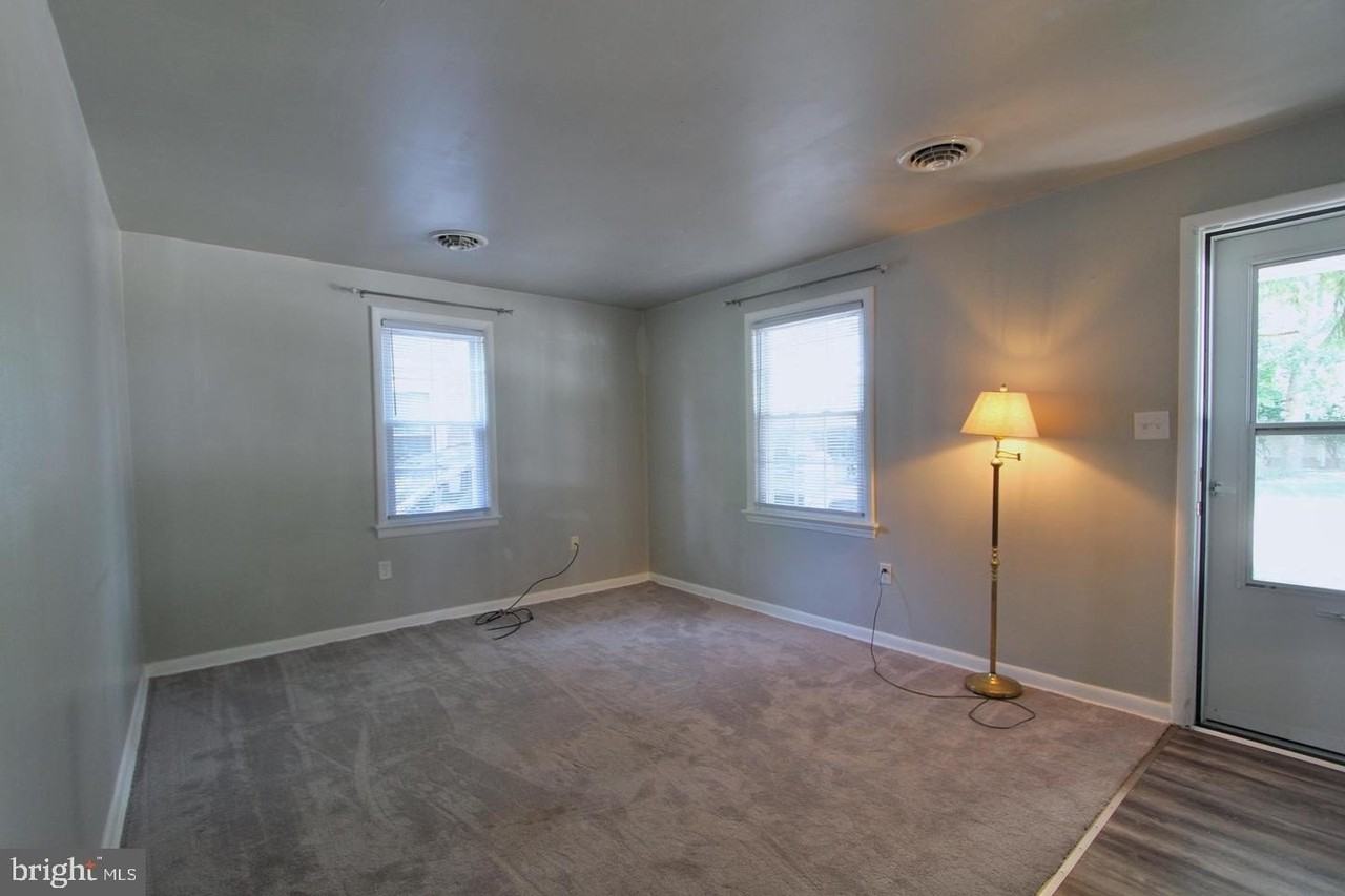 31 Stevens St - Photo 3 of 14