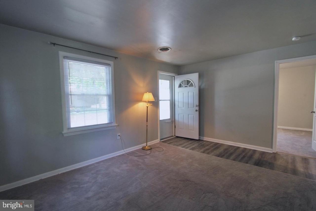 31 Stevens St - Photo 5 of 14