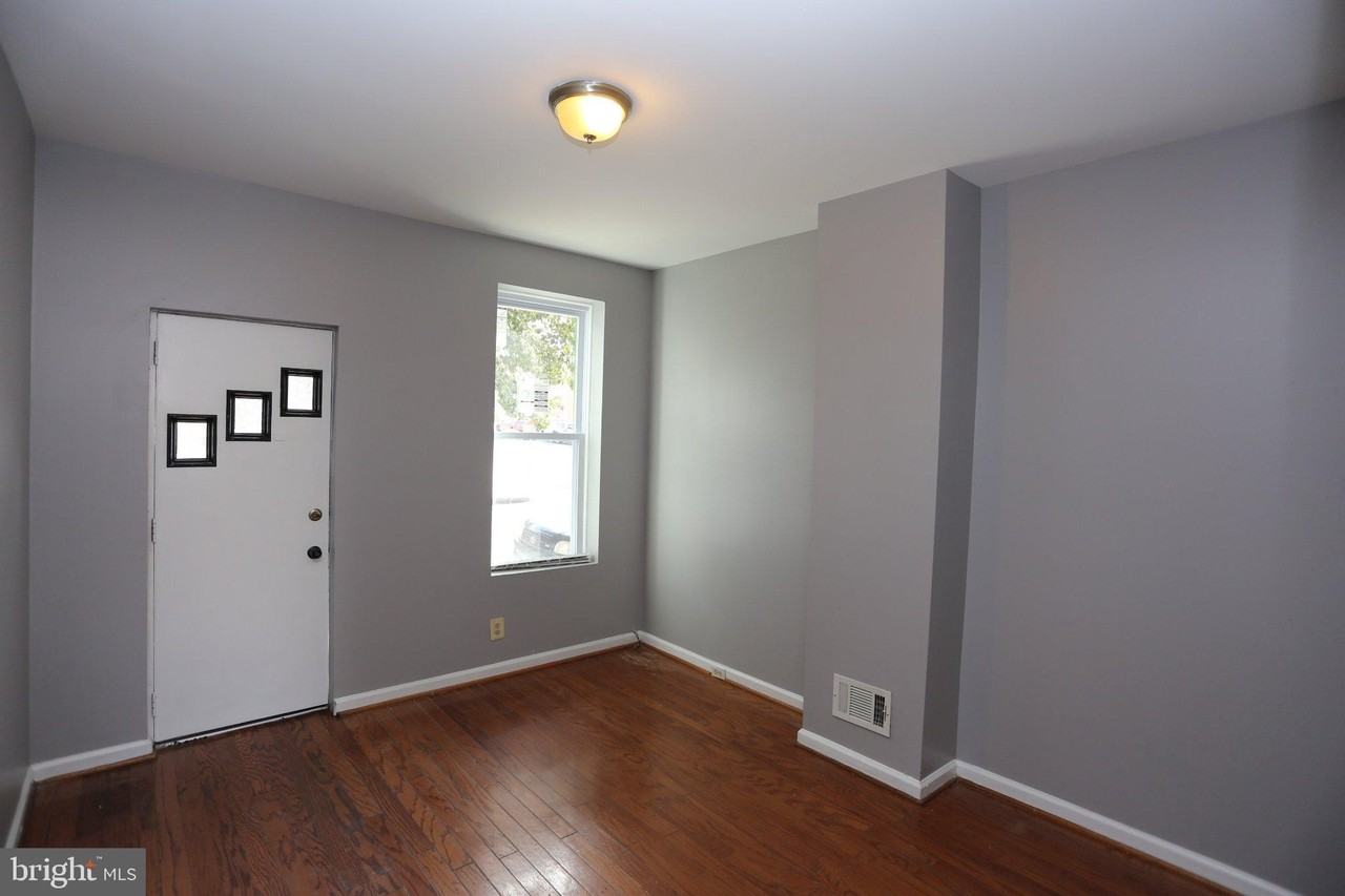 840 S Kenwood Ave - Photo 3 of 10