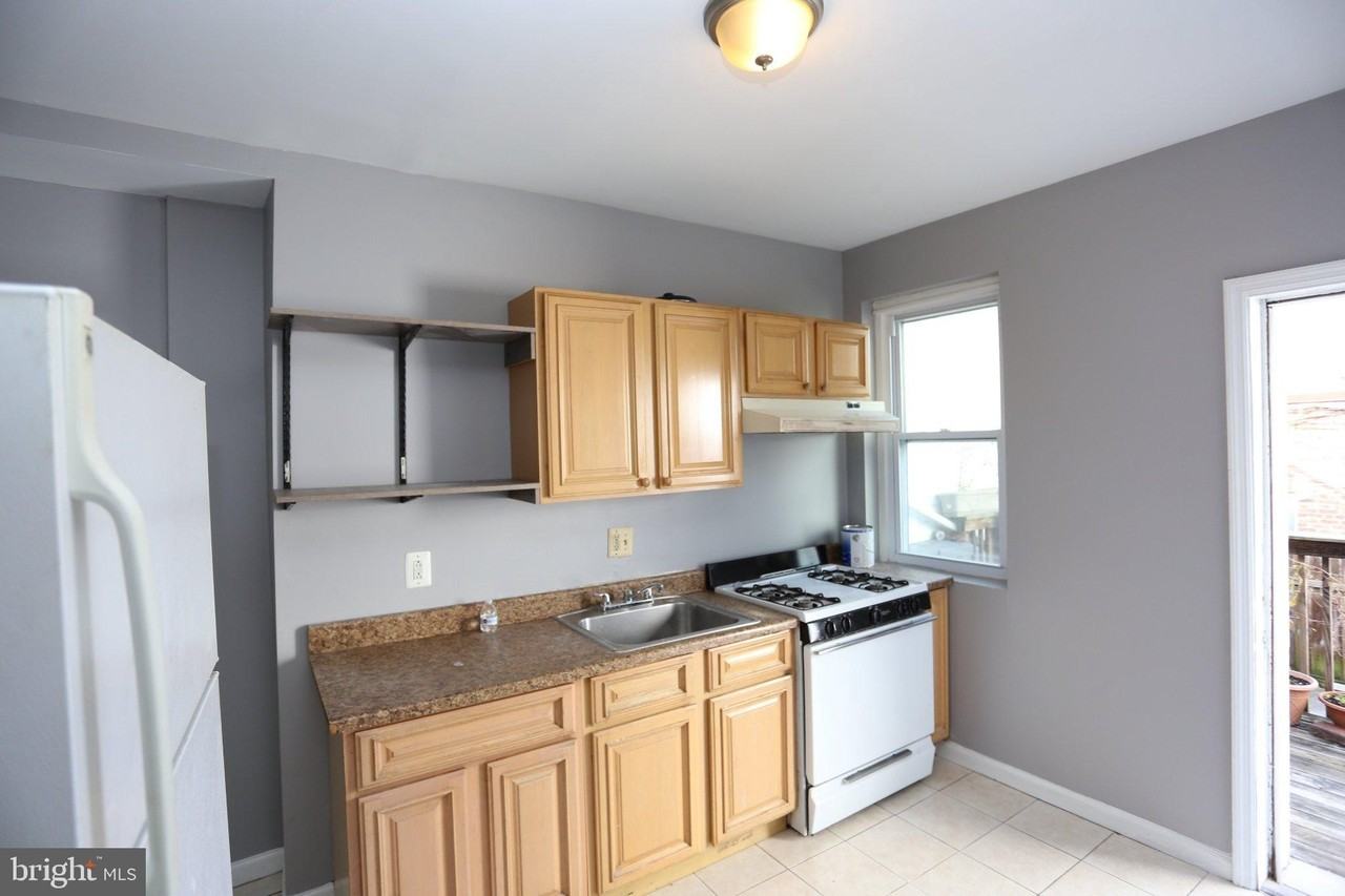 840 S Kenwood Ave - Photo 4 of 10
