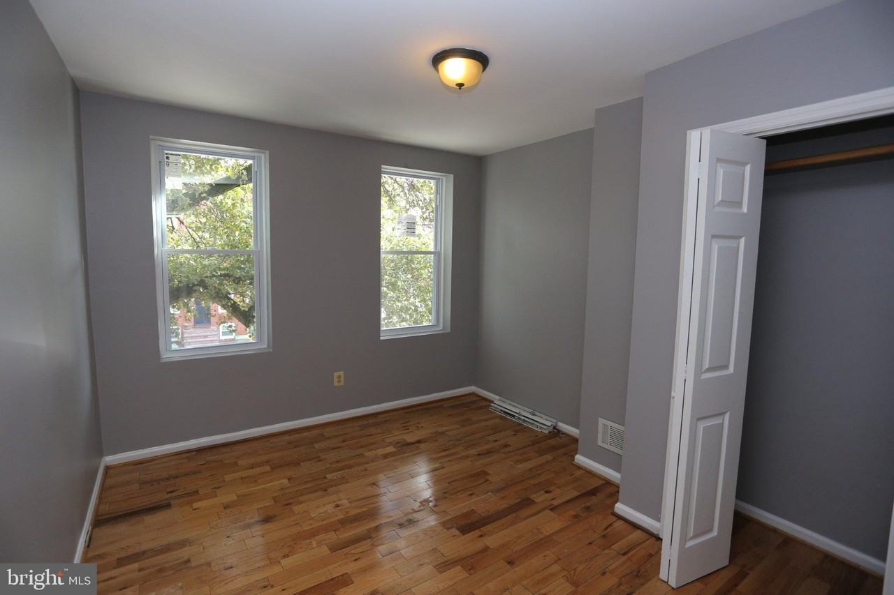 840 S Kenwood Ave - Photo 5 of 10