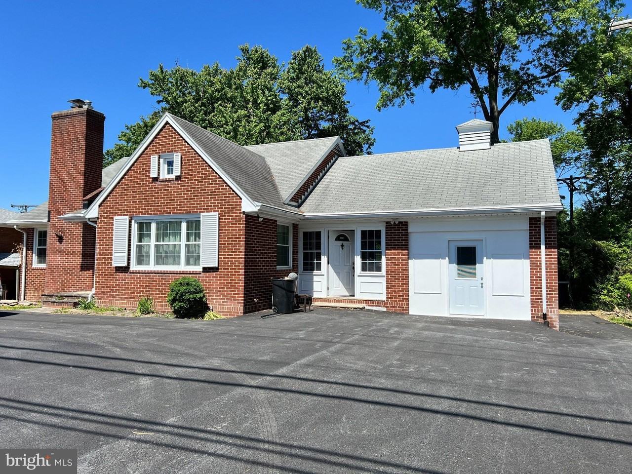 9406 Belair Rd - Photo 2 of 31