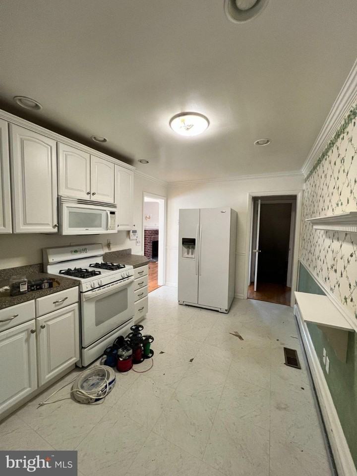 9406 Belair Rd - Photo 4 of 31