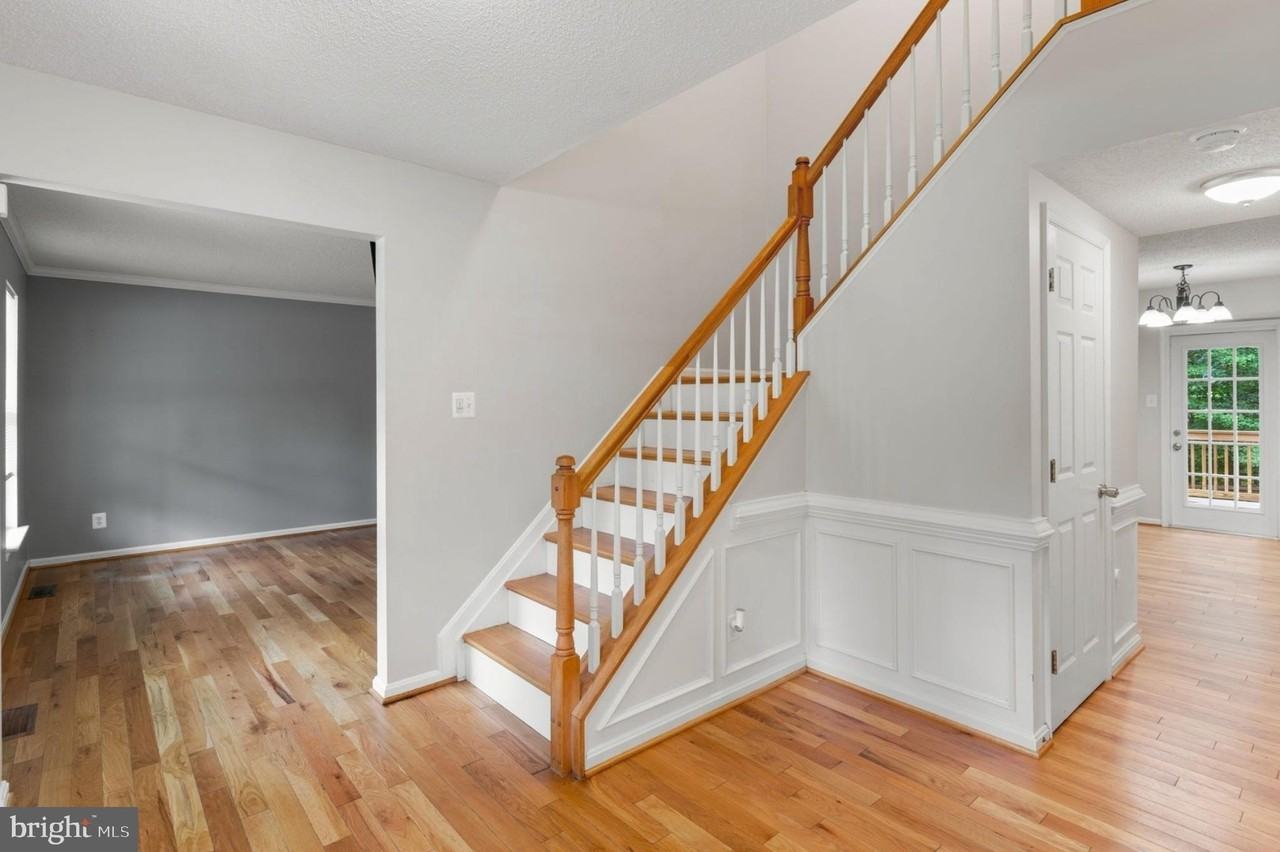 1313 Leicester Dr - Photo 2 of 21