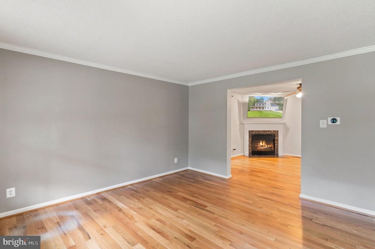 1313 Leicester Dr - Photo 5 of 21