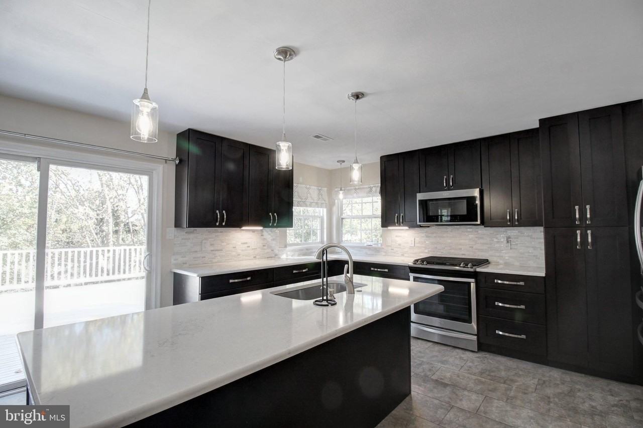 8322 Jordan Valley Way - Photo 3 of 31