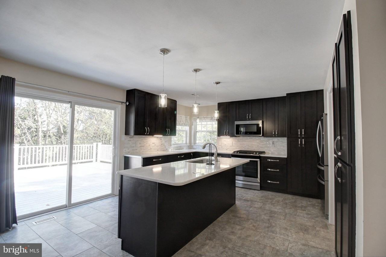8322 Jordan Valley Way - Photo 4 of 31