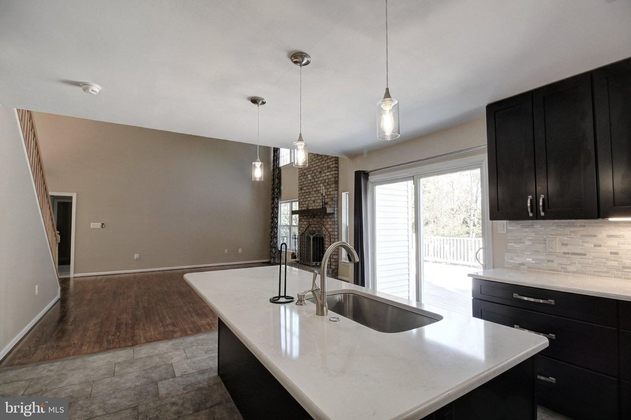 8322 Jordan Valley Way - Photo 5 of 31