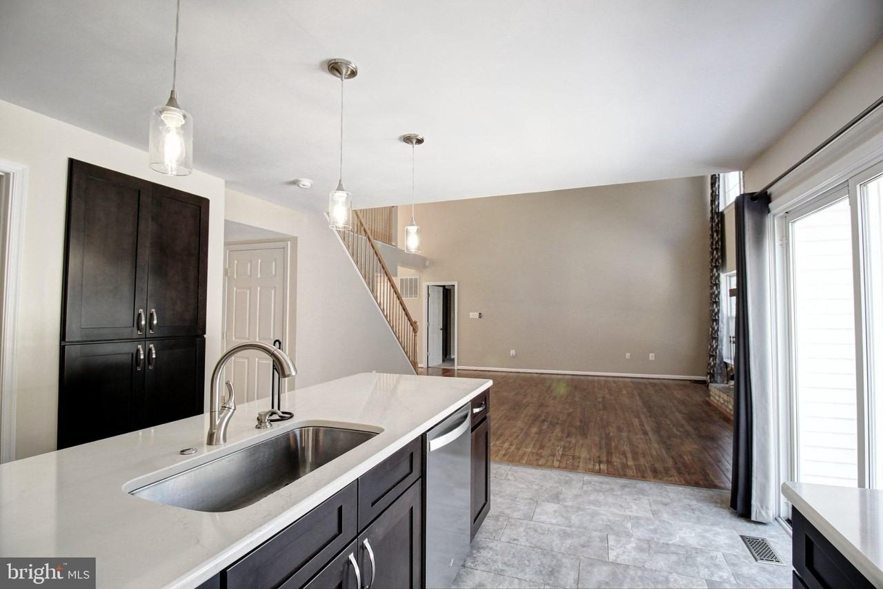 8322 Jordan Valley Way - Photo 6 of 31