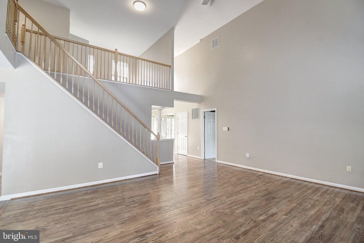 8322 Jordan Valley Way - Photo 7 of 31
