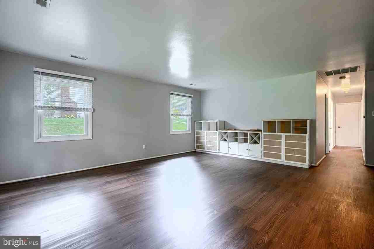 410 Acadia Dr - Photo 5 of 35