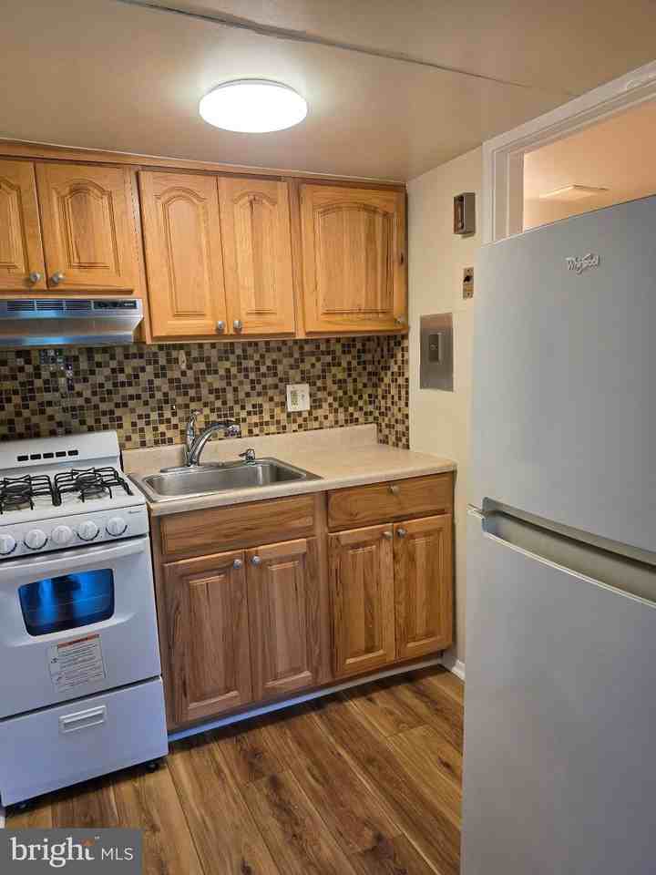 2111 Walsh View Ter #303 - Photo 5 of 8