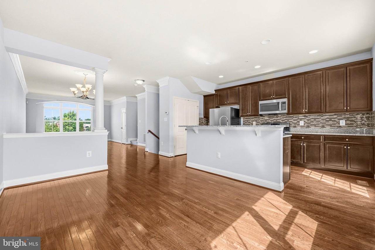 22711 Newcut Rd - Photo 3 of 31