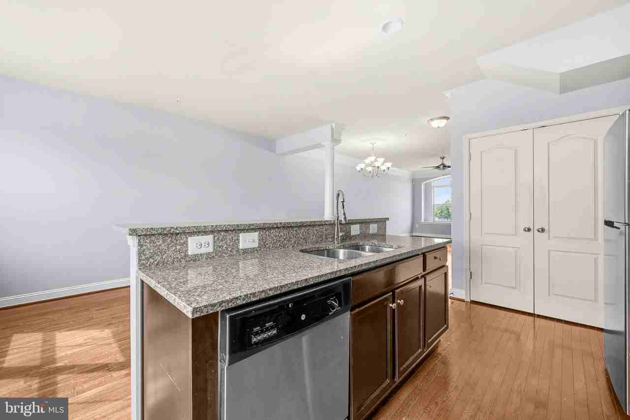 22711 Newcut Rd - Photo 5 of 31