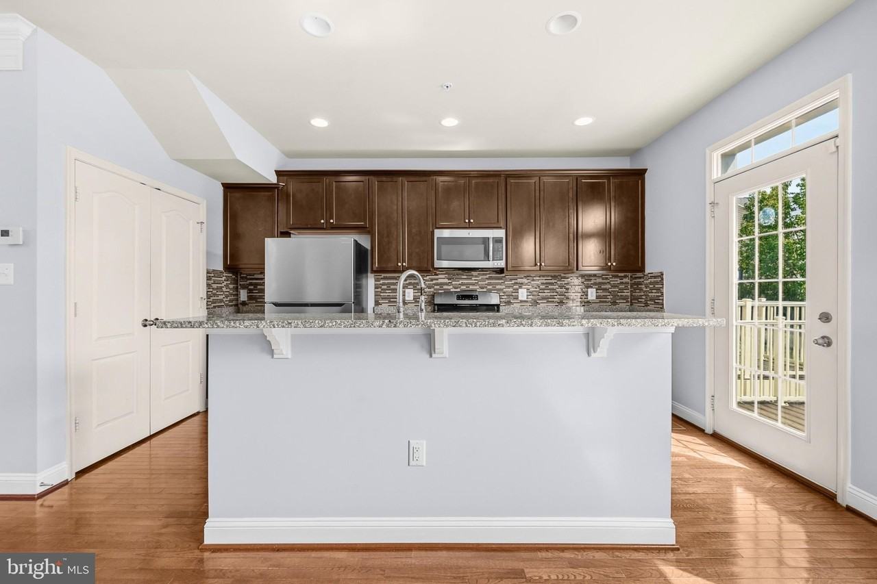 22711 Newcut Rd - Photo 6 of 31