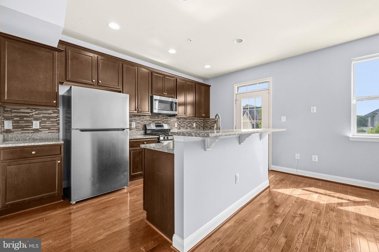 22711 Newcut Rd - Photo 7 of 31