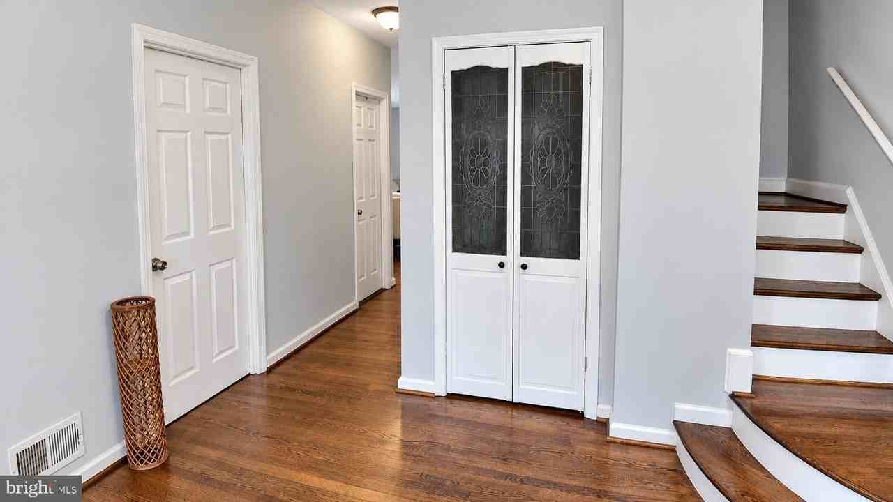 9109 Friar Rd - Photo 2 of 12