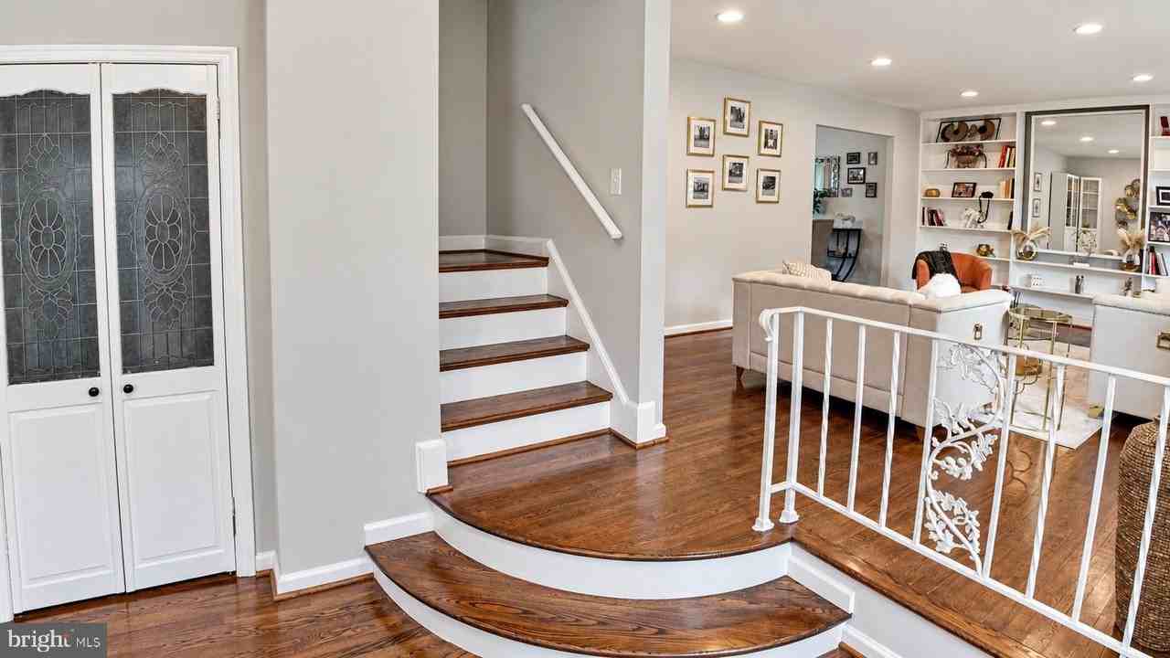 9109 Friar Rd - Photo 3 of 12