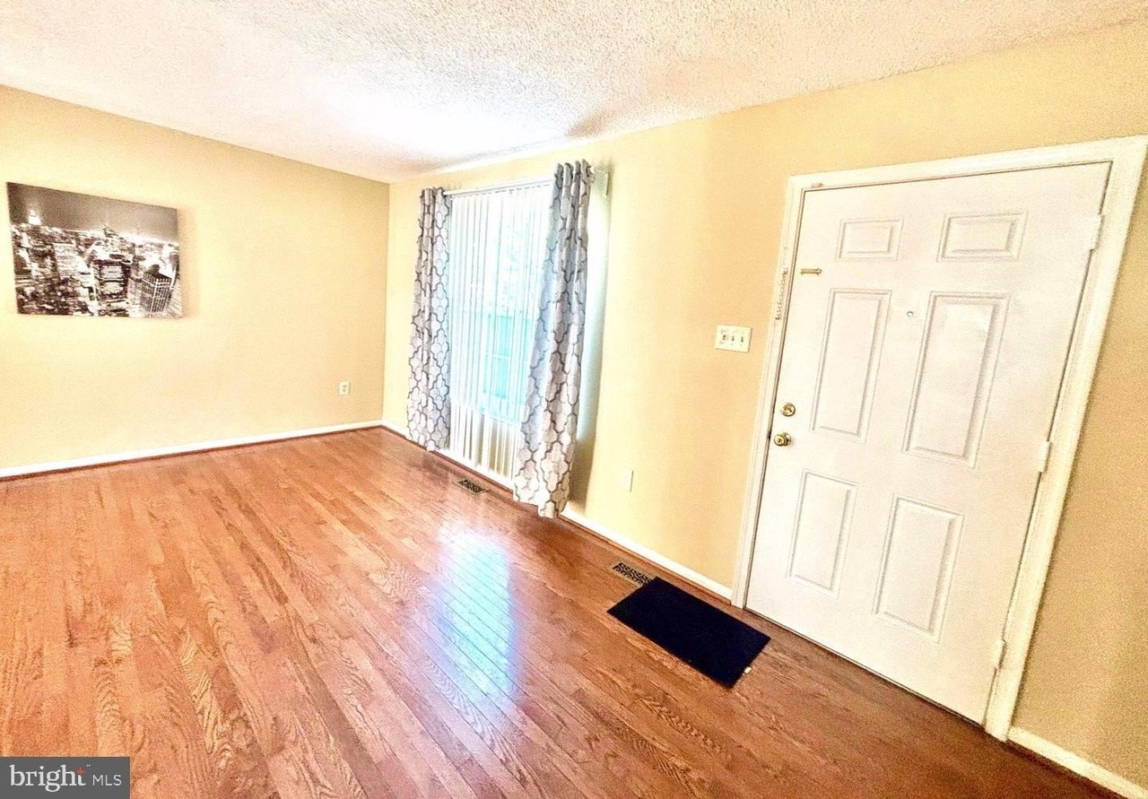 723 Saint Michaels Dr - Photo 3 of 47