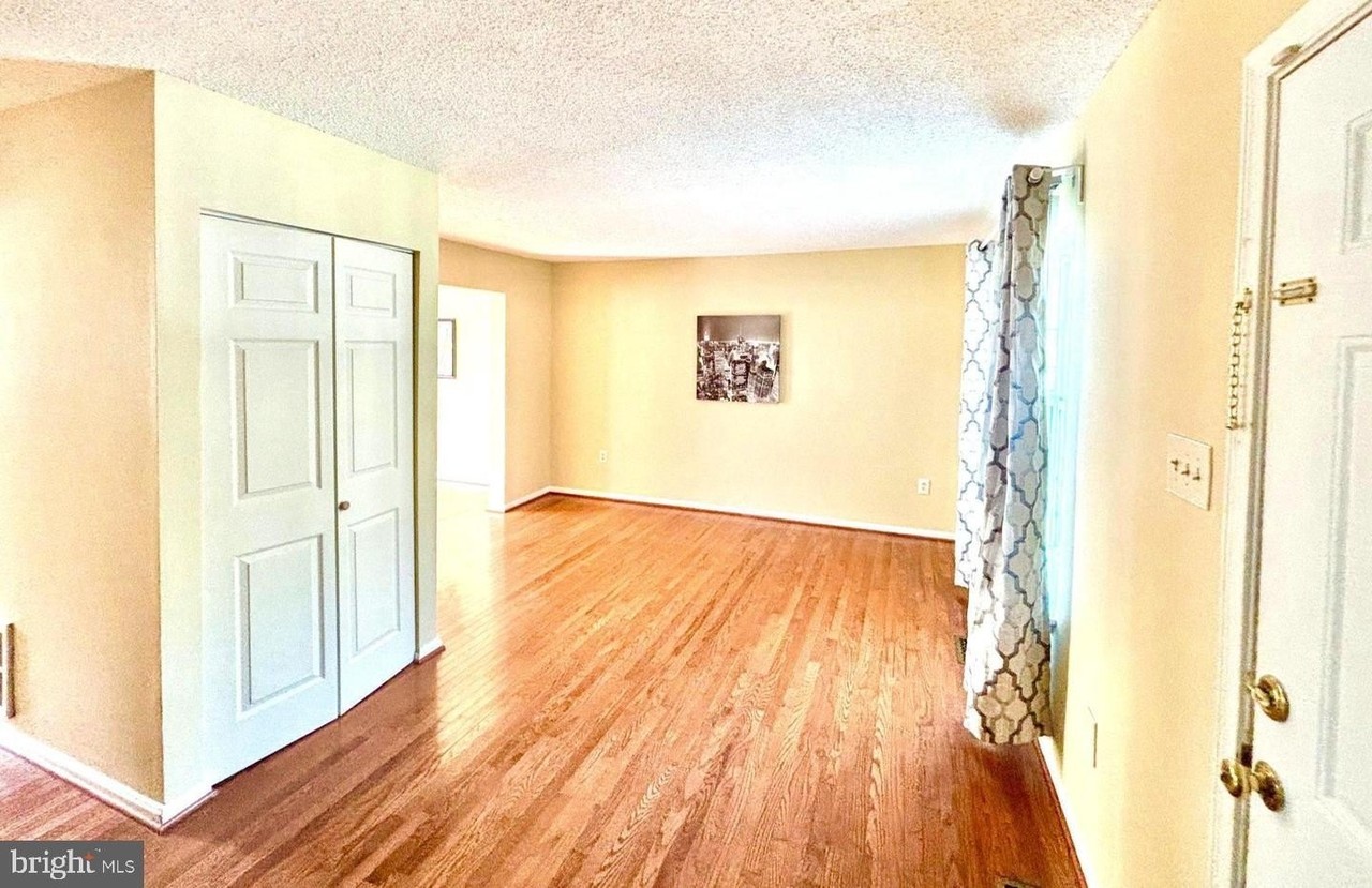 723 Saint Michaels Dr - Photo 4 of 47
