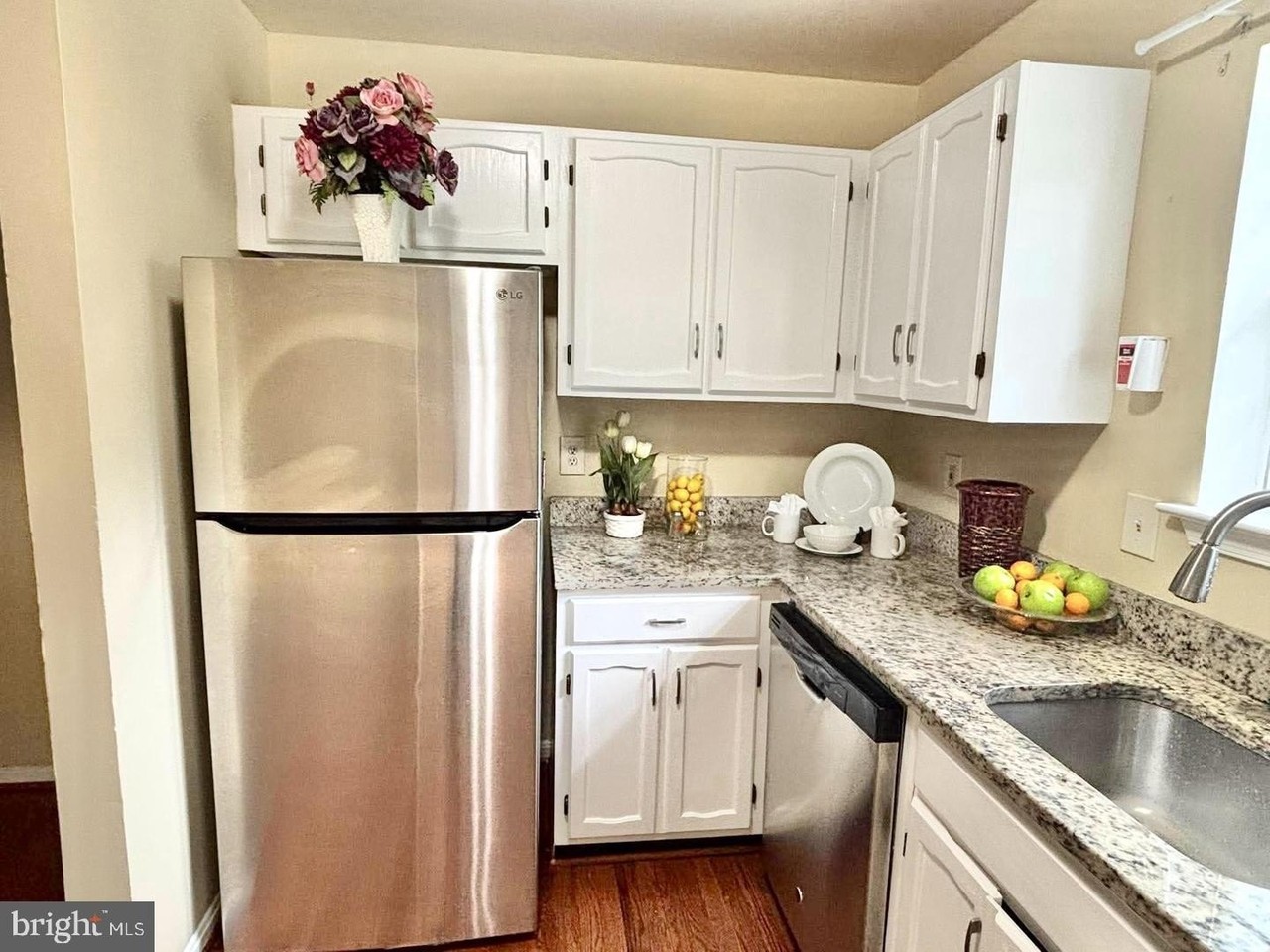 723 Saint Michaels Dr - Photo 7 of 47