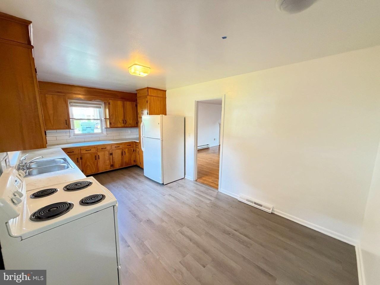 11 W Magnolia Ave - Photo 3 of 14
