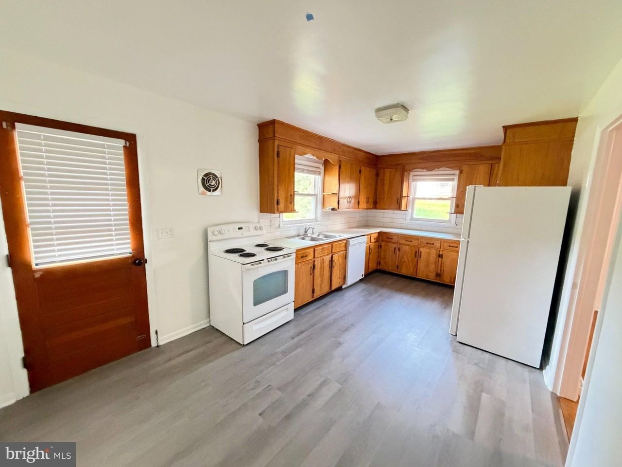 11 W Magnolia Ave - Photo 4 of 14