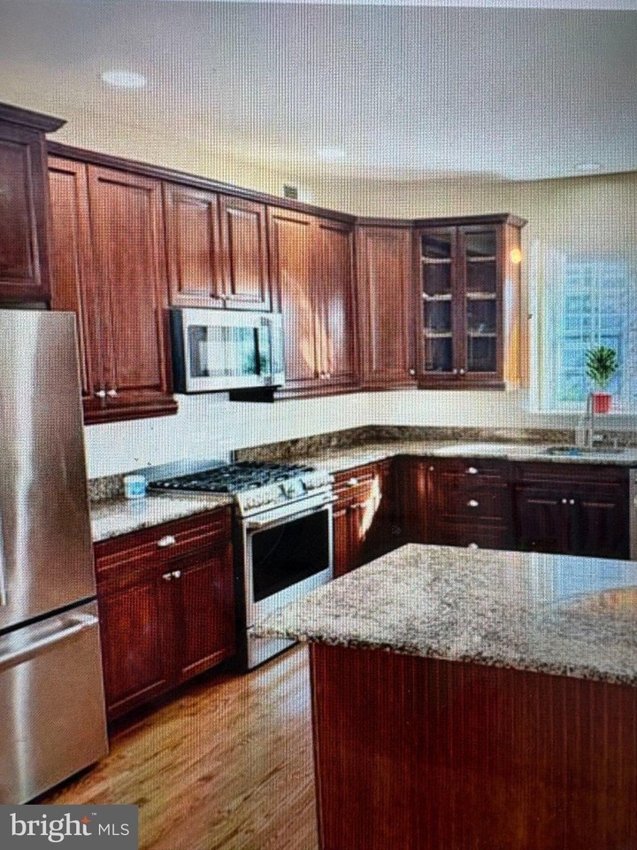 8 Collins Mill Ct #8 - Photo 4 of 31