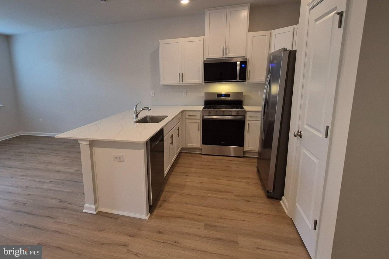 18 Reagan Dr - Photo 3 of 7
