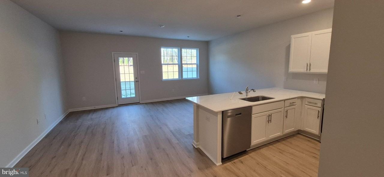 18 Reagan Dr - Photo 4 of 7