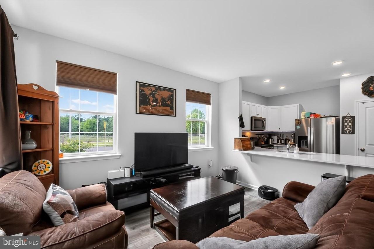 2 Arlotta St - Photo 3 of 25