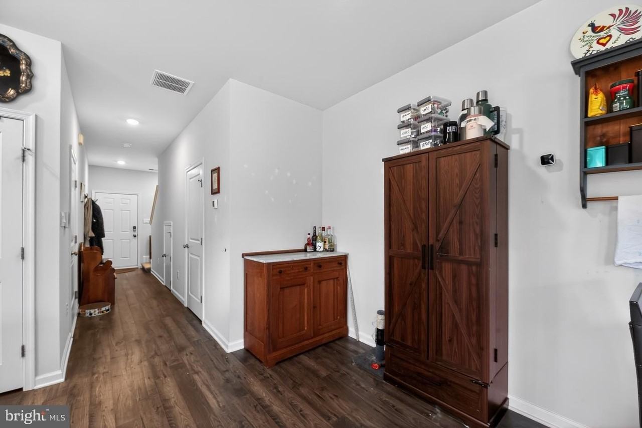 2 Arlotta St - Photo 4 of 25