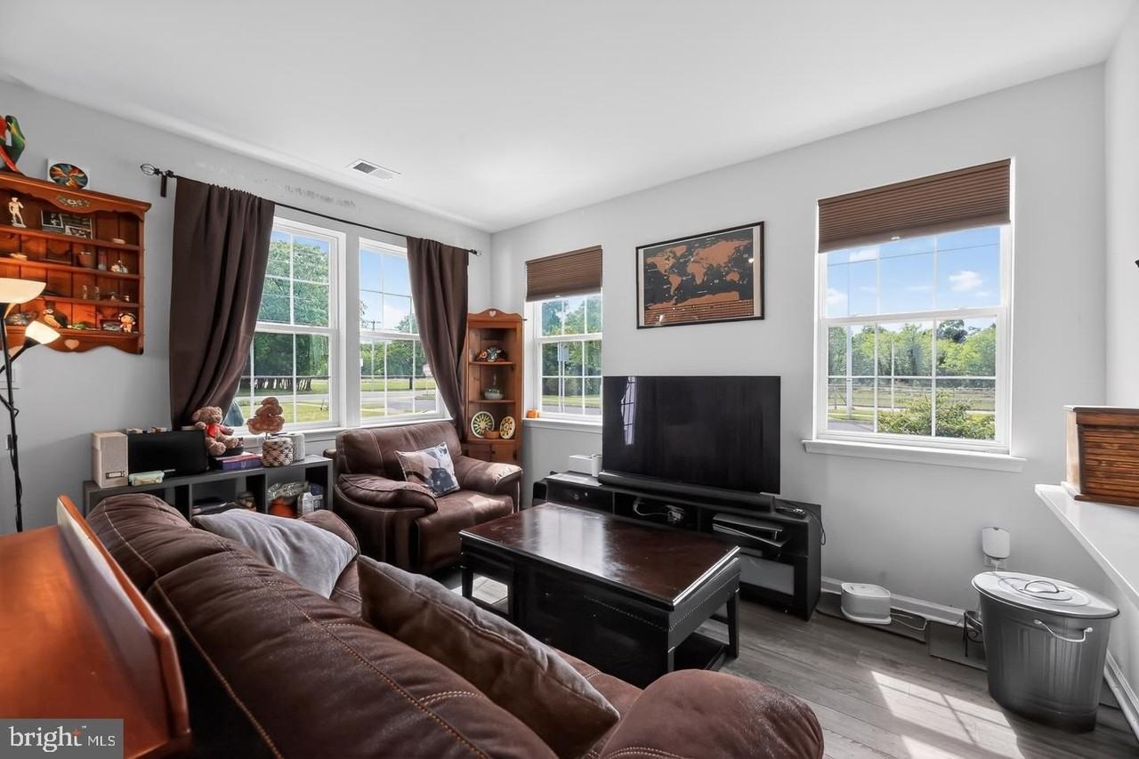 2 Arlotta St - Photo 6 of 25