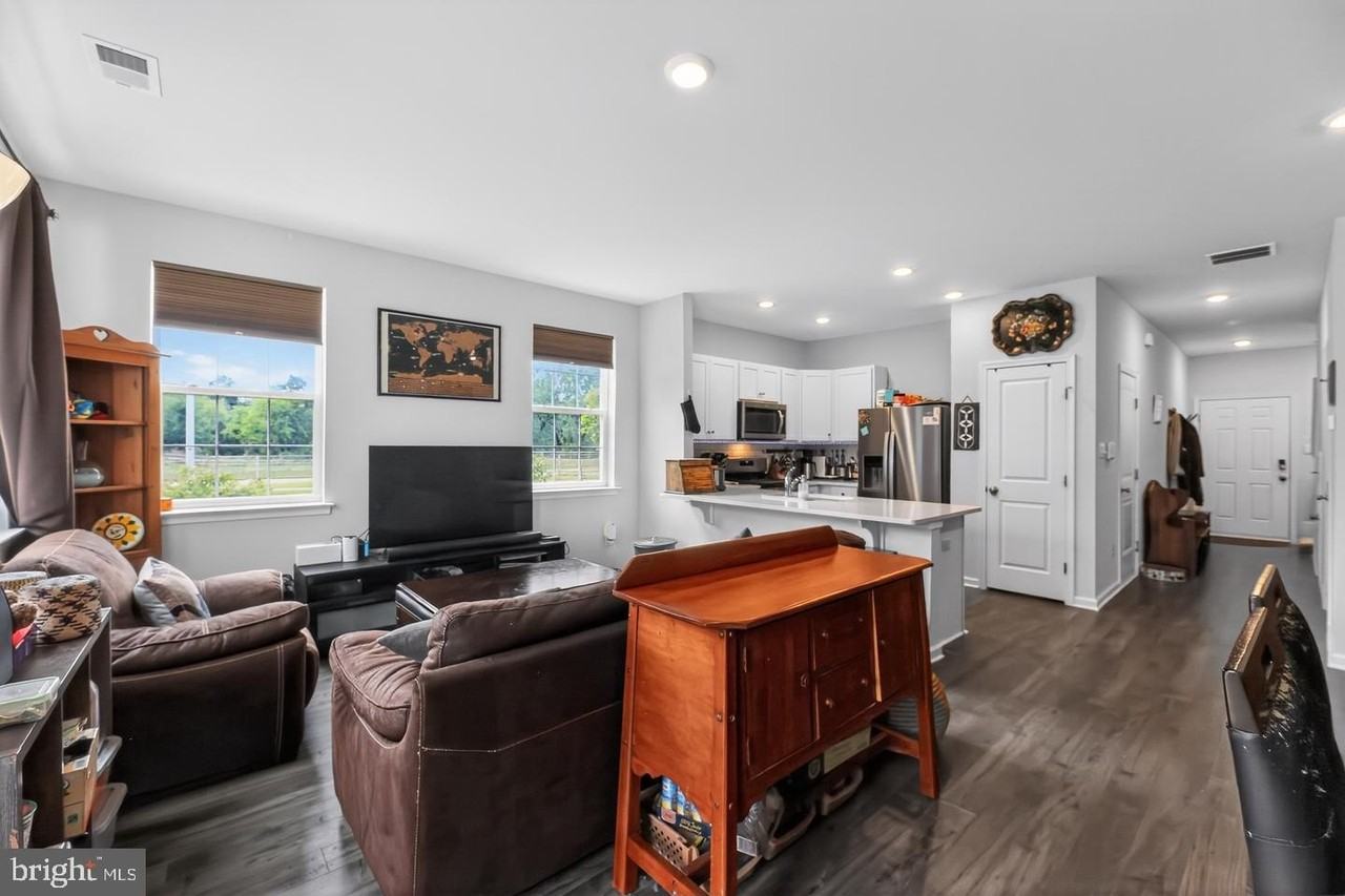 2 Arlotta St - Photo 7 of 25