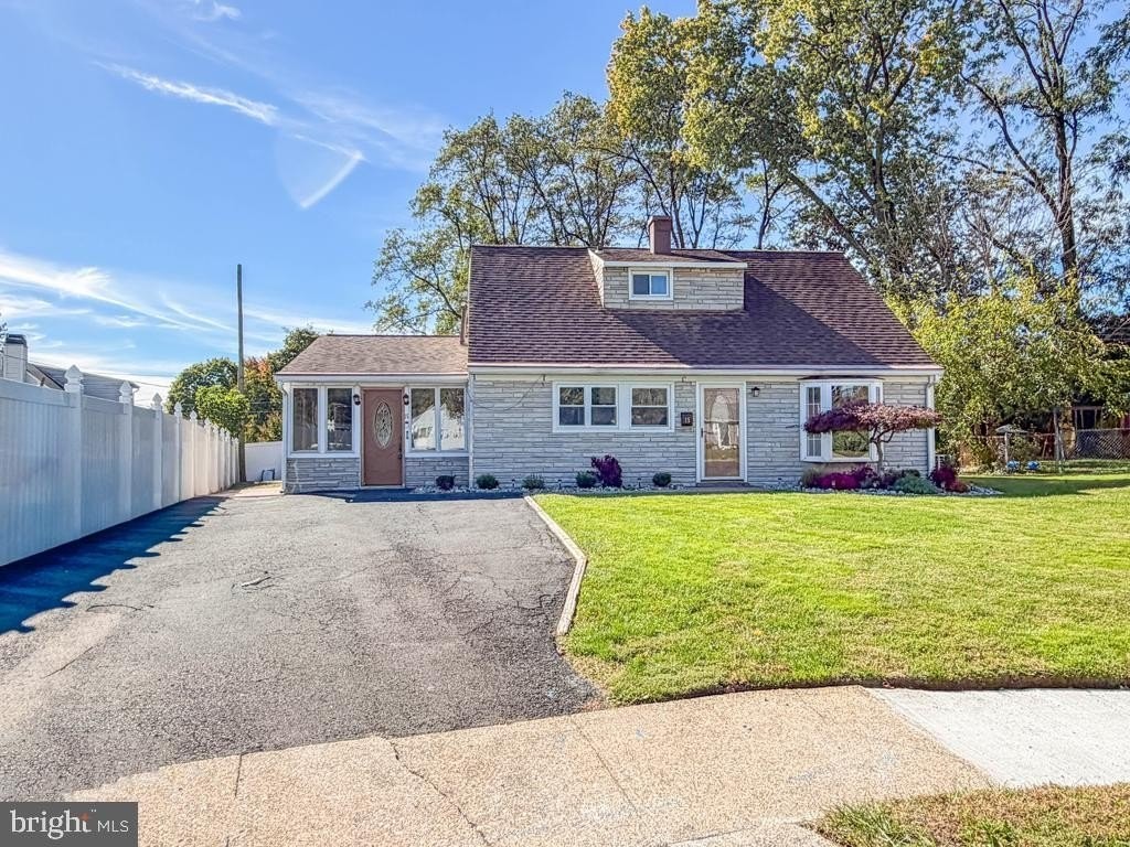 15 Carlisle Cir - Photo 2 of 32