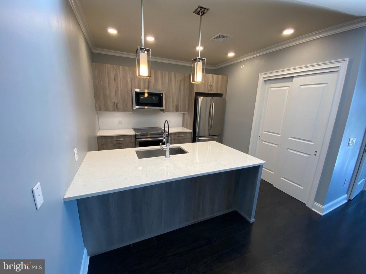 200 N Sycamore St #2H - Photo 6 of 11