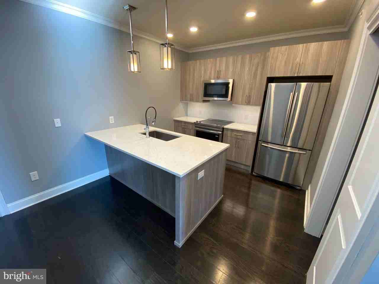 200 N Sycamore St #2H - Photo 7 of 11