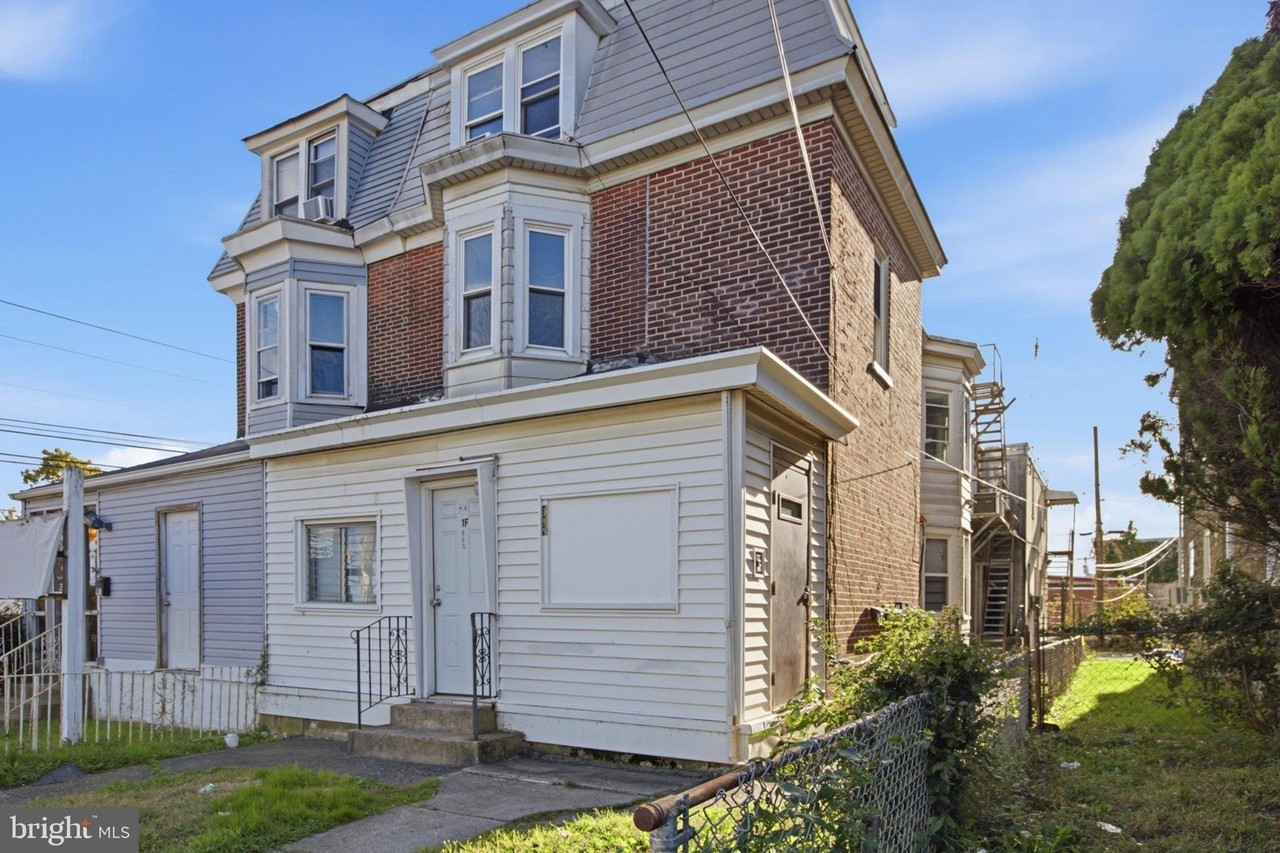 902 Highland Ave - Photo 3 of 21